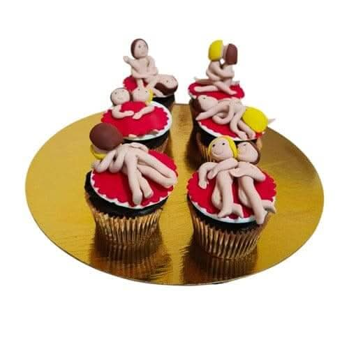 Perfect_Bachelorette_Cupcakes_2